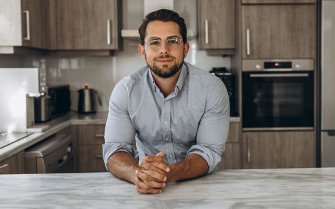 Emanuel Erk: 3 Red Flags beim Kennenlernen, die 90 % aller Singles übersehen - Foto: presseportal.de