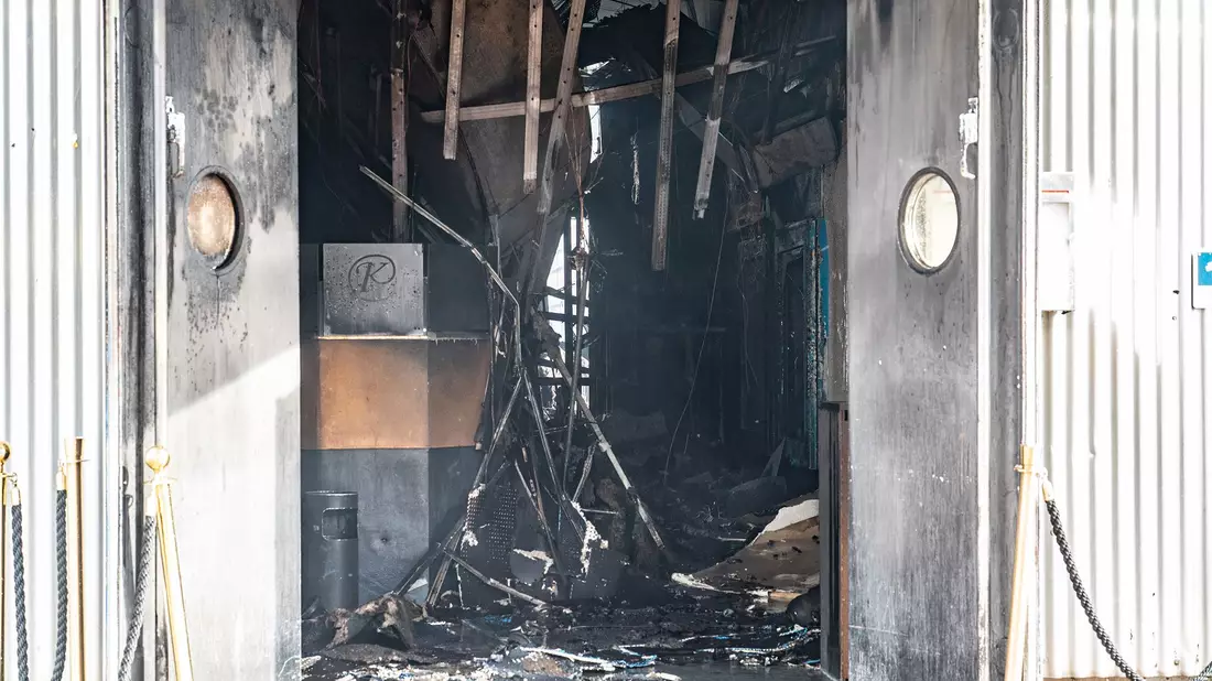 Noch ist völlig unklar, warum das Feuer in der Disco ausbrechen konnte. - Bild: -/Feuerwehr Kehl/dpa