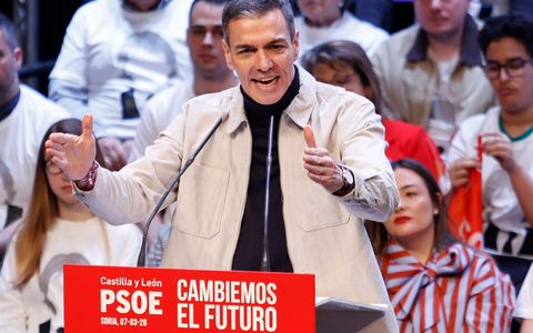 Sánchez ist ein Gegner der militärischen Operationen gegen den Iran. (Archivbild) - Foto: Concha Ortega Oroz/EUROPA PRESS/dpa