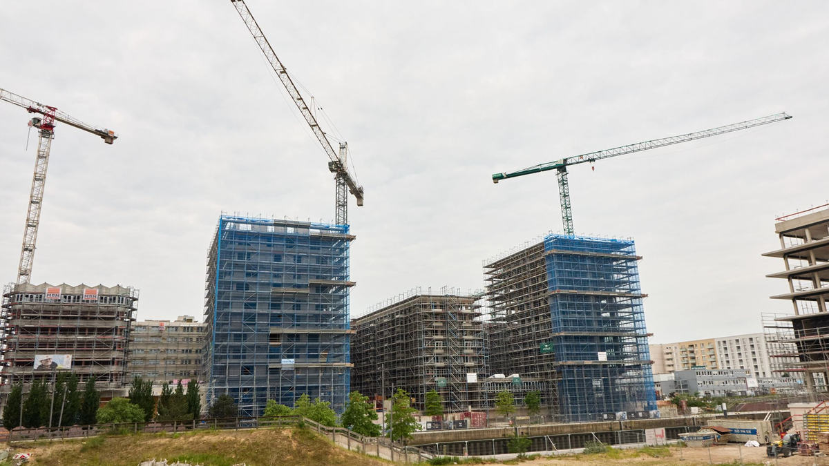 Auf den deutschen Baustellen gilt ab April ein bundesweit einheitliches Tarifgefüge.   - Foto: Georg Wendt/dpa