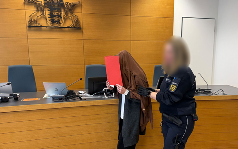 Eine Frau hat sich jahrelang als Lehrerin in Heidelberg und Homburg ausgegeben. Jetzt wurde sie in Heidelberg verurteilt. (Archivbild) - Foto: Stefanie Järkel-Bahat/dpa