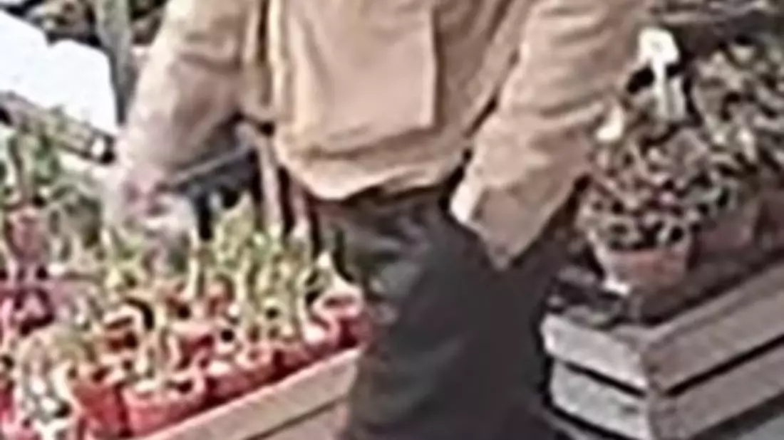 POL-HH: 260330-1. Öffentlichkeitsfahndung nach Überfall auf eine Seniorin in Hamburg-Stellingen - Bild: presseportal.de