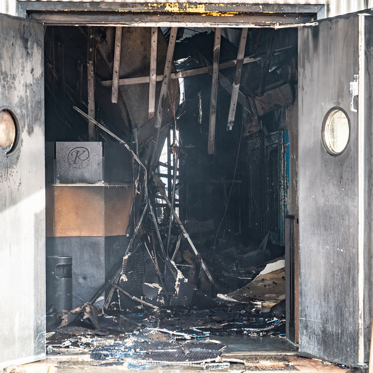 Noch ist völlig unklar, warum das Feuer in der Disco ausbrechen konnte. - Foto: -/Feuerwehr Kehl/dpa