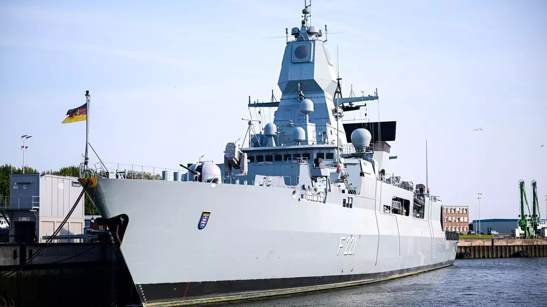 Deutschland stellt derzeit kein Schiff für die Operation «Aspides» - von Februar bis April 2024 war allerdings die Fregatte «Hessen» im Einsatz.   (Archivbild) - Bild: Sina Schuldt/dpa