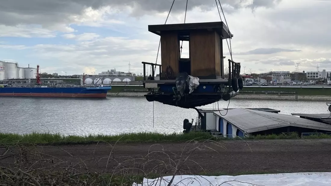 PP-ELT: Sinkendes Sportboot verursacht Gewässerverunreinigung - Bild: presseportal.de
