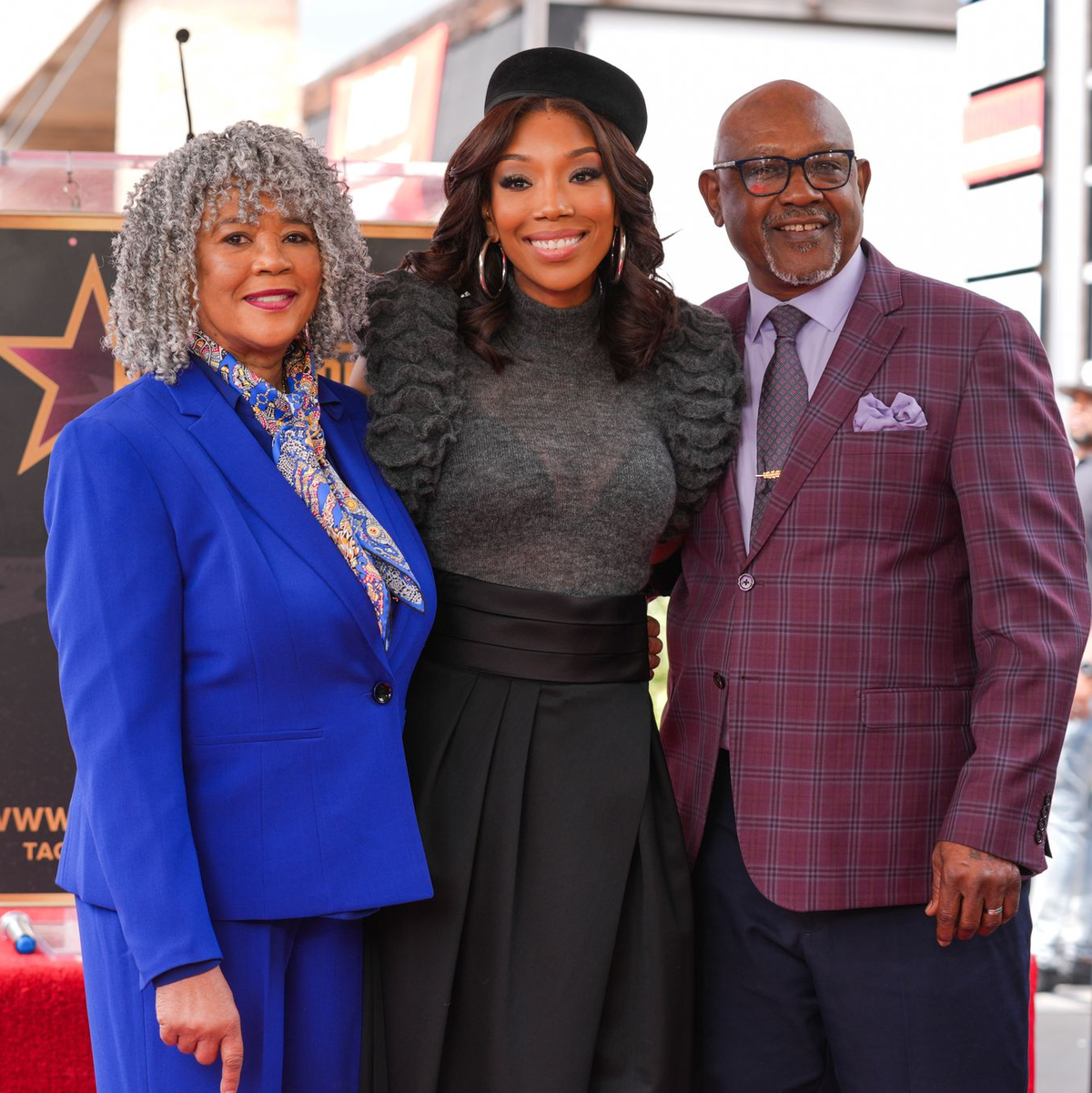 Die Grammy-Preisträgerin bringt ihre Eltern zu der Zeremonie mit.  - Foto: Chris Pizzello/Invision/AP/dpa