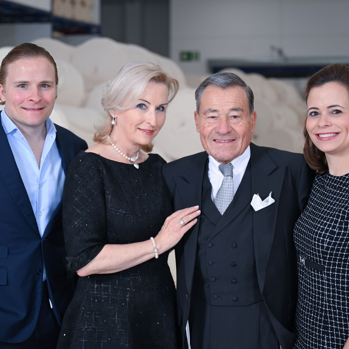 In dem Buch berichten auch Familienmitglieder. (Archivbild)  - Foto: Bernd Weißbrod/dpa