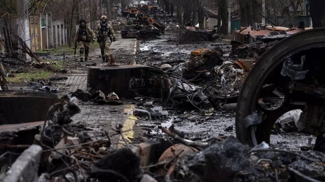 Das Massaker von Butscha gehört zu den am besten dokumentierten und symbolträchtigsten Gräueltaten des russischen Angriffskrieges gegen die Ukraine. (Archivbild) - Bild: Rodrigo Abd/AP/dpa
