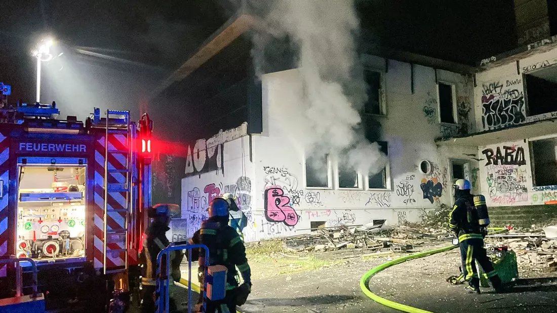 FW-BO: Rauchentwicklung in leerstehendem Gebäude - Feuerwehr verhindert Brandausbreitung - Bild: presseportal.de