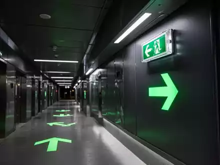 Dynamische Notlichtsysteme revolutionieren Gebäudesicherheit - Foto: über boerse-global.de