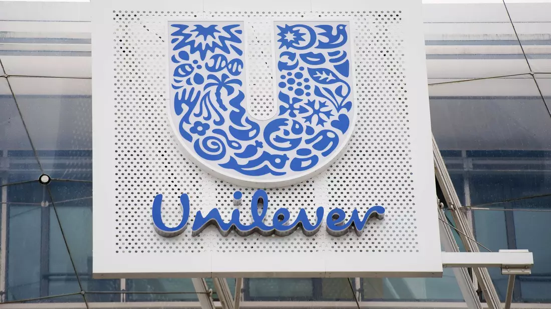 Unilever hat einen vorübergehenden Einstellungsstopp verhängt.  - Bild: Daniel Reinhardt/dpa