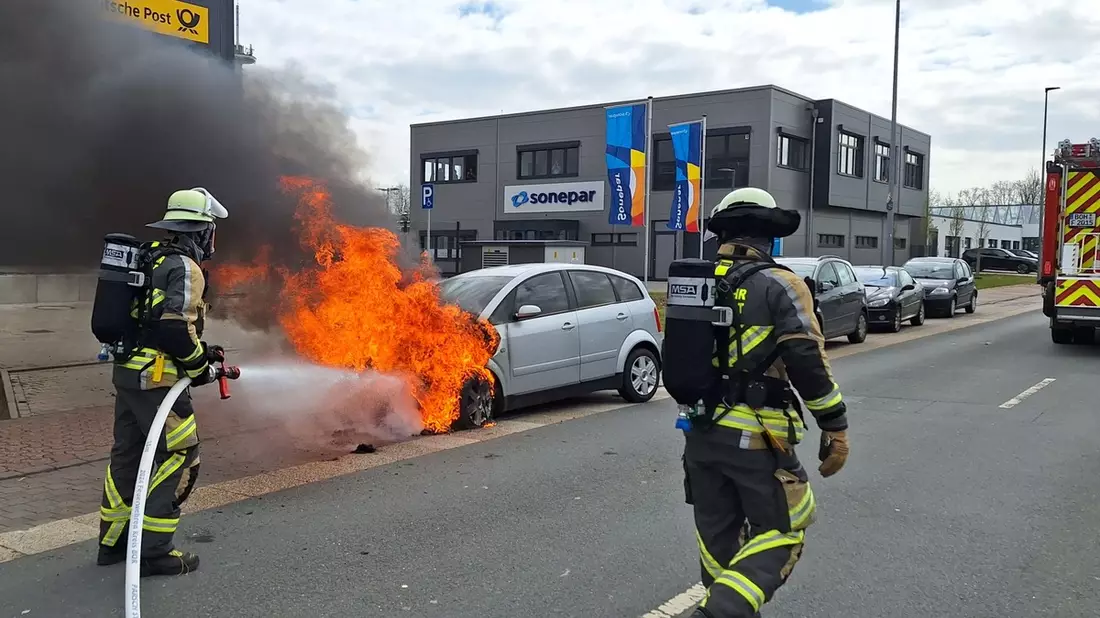 FW Bocholt: Fahrzeugbrand - Bild: presseportal.de