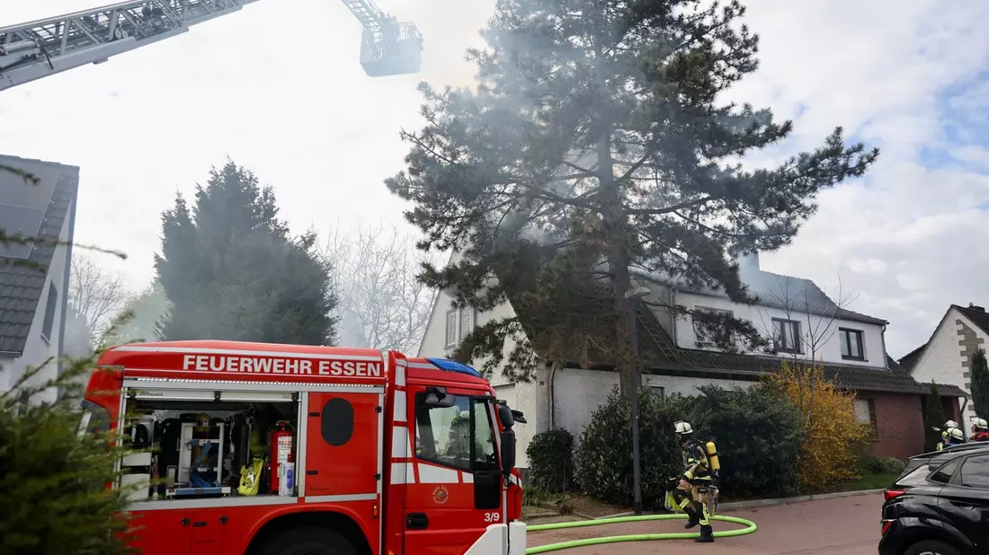FW-E: Brand in Doppelhaushälfte - eine verletzte Person - Bild: presseportal.de