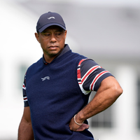 Tiger Woods nimmt nach seinem Unfall eine Auszeit. - Foto: Ryan Sun/AP/dpa