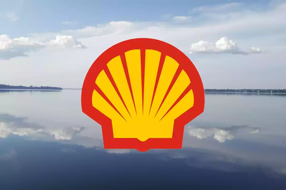 Shell Shares Navigate Record Oil Prices and Tax Uncertainty
