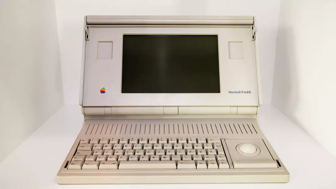 1989: Der Macintosh Portable aus dem Jahr 1989 war den meisten Usern zu schwer.  - Bild: Sergei Magel/HNF/