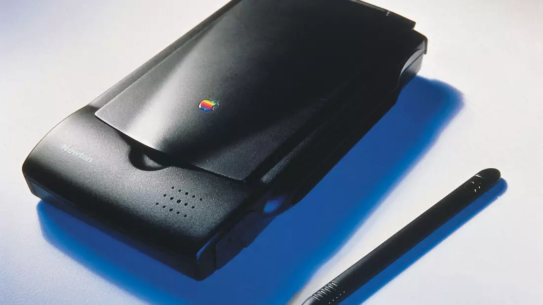 1990: Ein Vorserienmodell des «Apple Newton». Die Entwicklung des Persönlichen Digitalen Assistenten (PDA) starte unter dem damaligen Apple-Chef John Sculley.  - Bild: picture alliance / dpa