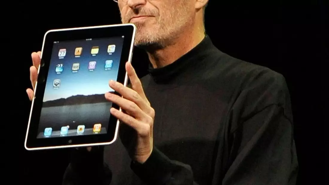 2010: Steve Jobs präsentiert am 27. Januar das erste iPad.  - Bild: John G. Mabanglo/EPA/dpa
