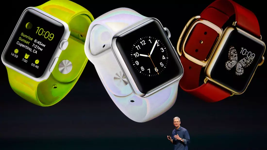 2014: Mit der Apple Watch eroberte Tim Cook den Wearables-Markt.  - Bild: picture alliance / dpa