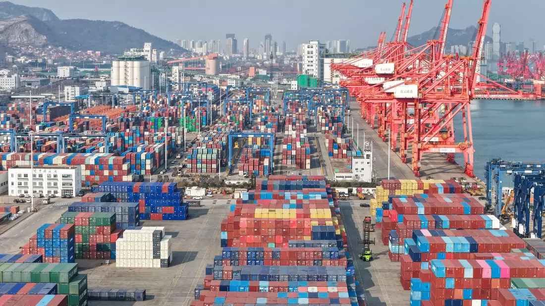 Durch den Iran-Krieg steigen die Energie-Preise. Das belastet auch Exporteure in China. (Archivbild) - Bild: Wang Jianmin/XinHua/dpa