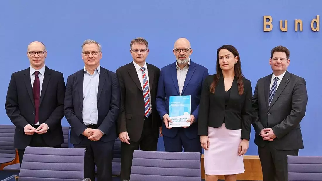 Gemeinschaftsdiagnose der Wirtschaftsforschungsinstitute Frühjahr 2026 am 01.04.2026 - Bild: via dts Nachrichtenagentur