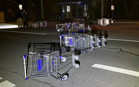 POL-ST: Horstmar, Auto fährt in mehrere Einkaufswagen - Foto: presseportal.de