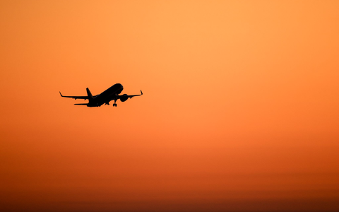 Bremer Forscher testen besondere Flügel für klimaverträgliche Flugzeuge. (Symbolbild) - Foto: Jan Woitas/dpa/dpa-tmn Bremer Forscher testen besondere Flügel für klimaverträgliche Flugzeuge. (Symbolbild) - Foto: Jan Woitas/dpa/dpa-tmn