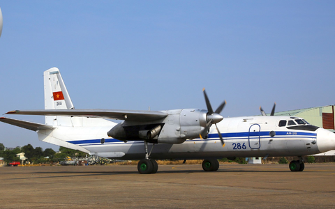 Ein Flugzeug ist auf der von Russland annektierten Schwarzmeer-Halbinsel Krim abgestürzt. (Symbolbild) - Foto: Na Son Nguyen/AP/dpa