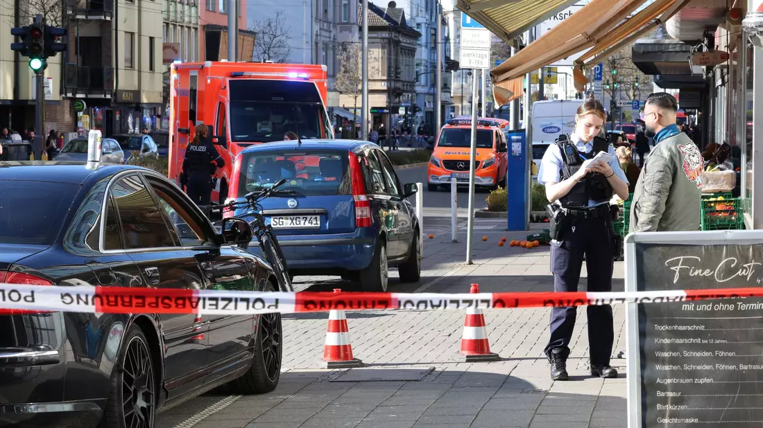Der Einsatzort ist abgesperrt. - Bild: Gianni Gattus/dpa