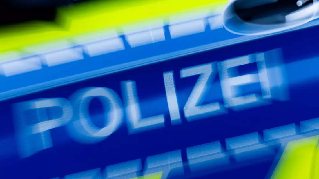 Das tote Baby wurde in einem Mülleimer entdeckt. (Symbolbild)  - Bild: Rolf Vennenbernd/dpa
