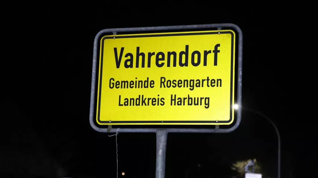 Details zu dem Fund in der Gemeinde Rosengarten nahe Hamburg gab es zunächst kaum.  - Bild: Georg Wendt/dpa