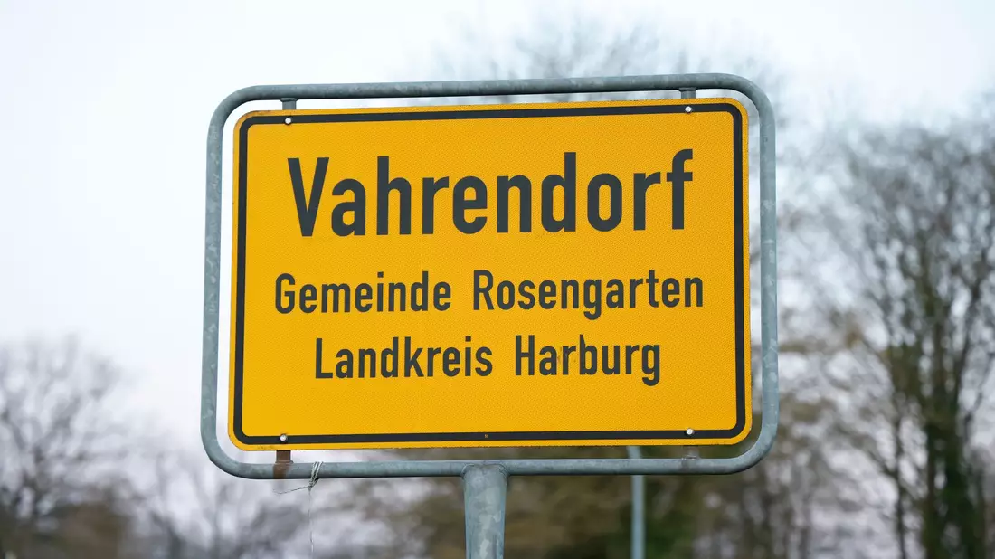 Der tote Säugling wurde in einer Restmülltonne in Vahrendorf gefunden.  - Bild: Georg Wendt/dpa