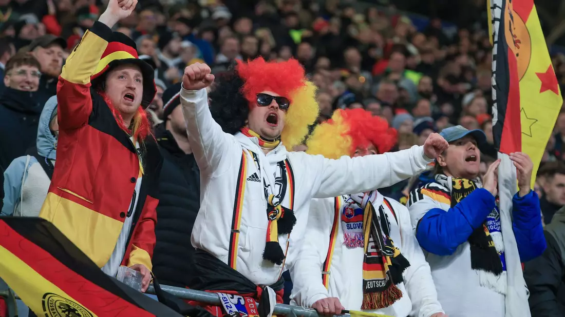 Wer bei der WM im Stadion dabei sein will, muss viel Geld bezahlen. (Archivbild) - Bild: Jan Woitas/dpa
