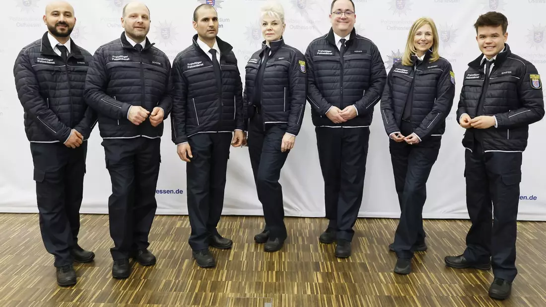 POL-OH: Indienststellung der neuen Freiwilligen Polizeihelferinnen und -helfer - Bild: presseportal.de