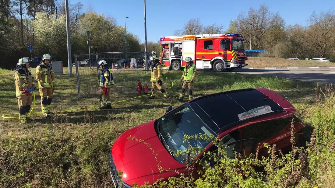 FW Speyer: Verkehrsunfall / Eine Person verletzt - Bild: presseportal.de