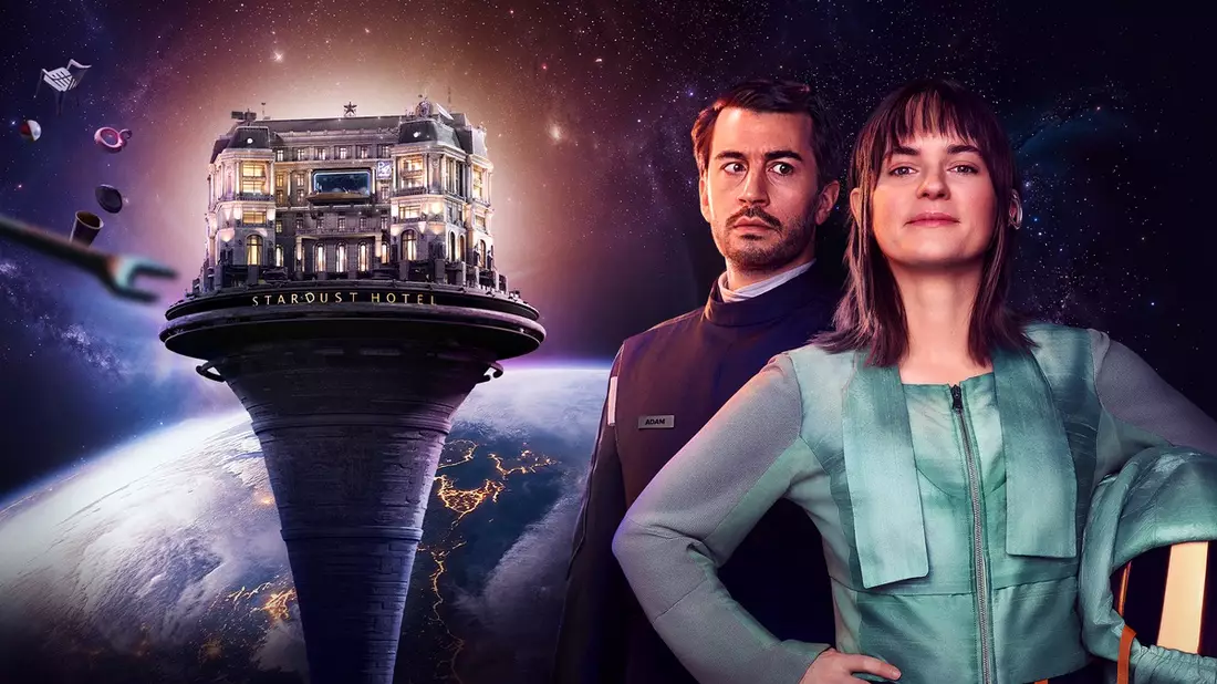 Galaktische Romanze: ARD-Serie im Weltall Stardust Hotel mit Vanessa Loibl, David Brizzi und der Stimme von Detlev Buck / Ab 22. Mai in der ARD Mediathek - Bild: presseportal.de