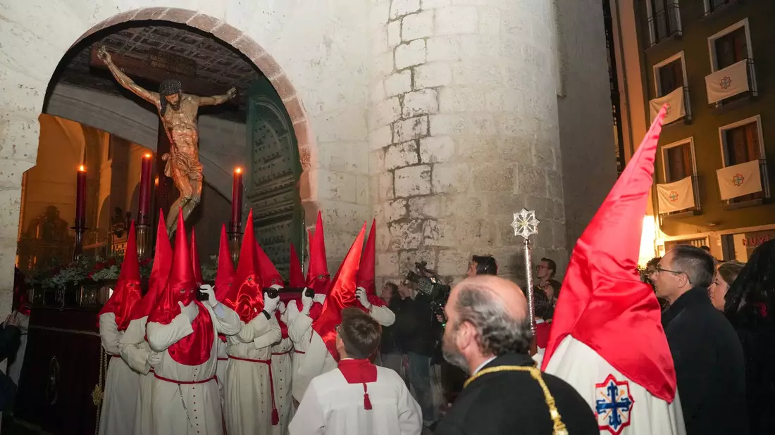 Die Umzüge muten für viele mysteriös an, können sogar für eine Gänsehaut sorgen, was auch ihren Reiz ausmacht.  - Bild: Photogenic/Claudia Alba/EUROPA PRESS/dpa