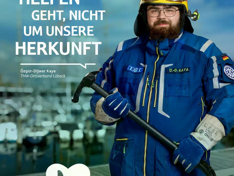 THW HH MV SH: THW Lübeck beteiligt sich an Kampagne Respekt für Retter/ Vier Einsatzkräfte aus dem Ortsverband geben dem Bevölkerungsschutz ein Gesicht - Foto: presseportal.de