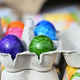 Vor Ostern sind in Deutschland die Eier knapp. (Symbolbild) - Foto: Jennifer Brückner/dpa