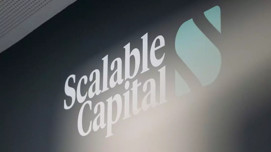 Scalable Capital hob zuletzt die Zinsen an und zog damit am Rivalen Trade Republic vorbei. (Symbolfoto) - Bild: Leonie Asendorpf/dpa