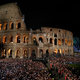 Mit einer Prozession am Kolosseum wird jedes Jahr in Rom an den Kreuzweg erinnert. (Archivbild) - Foto: Gregorio Borgia/AP/dpa