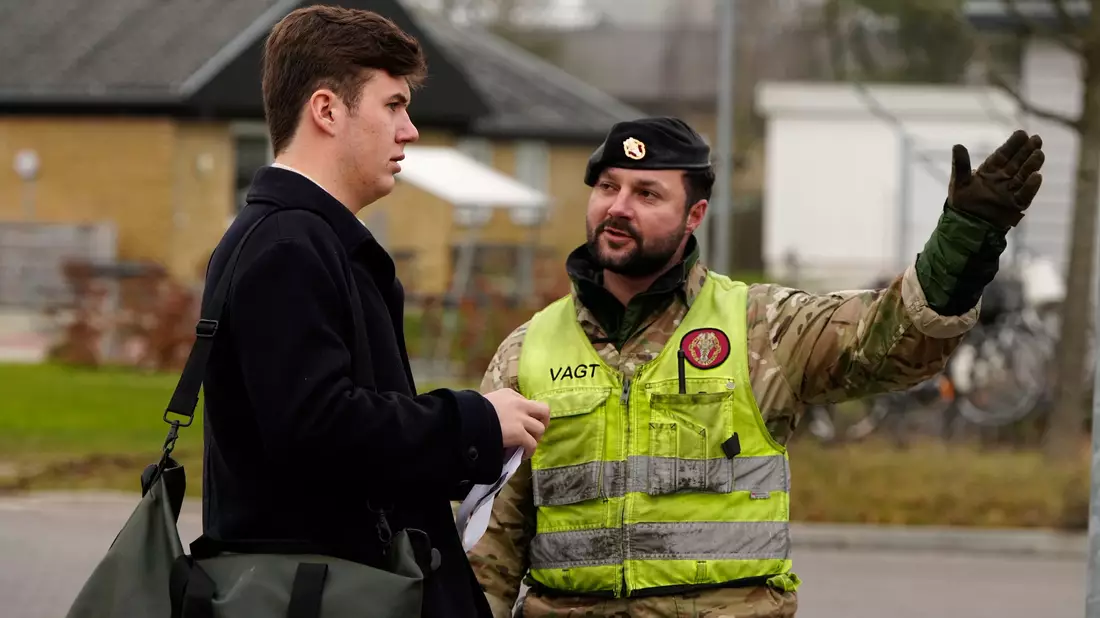 Ihr großer Bruder Kronprinz Christian (l) hat den Wehrdienst bereits abgeschlossen. (Archivbild) - Bild: Mads Claus Rasmussen/Ritzau Scanpix Foto/AP/dpa
