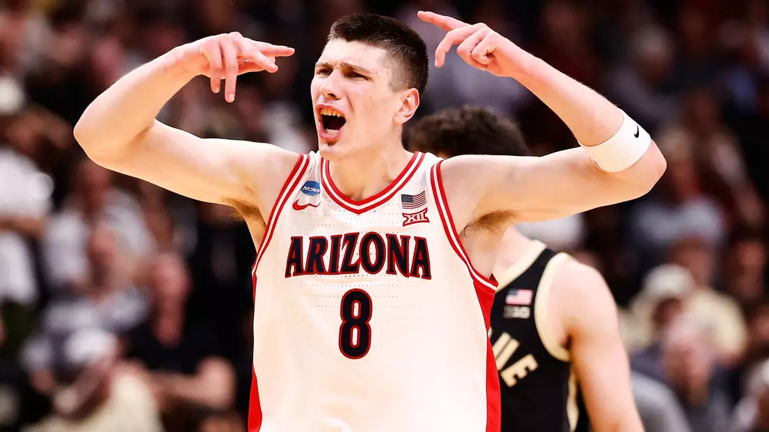 Kharchenkov verabschiedete sich vom FC Bayern und spielt nun bei den Arizona Wildcats. - Bild: Kelley L Cox/AP/dpa