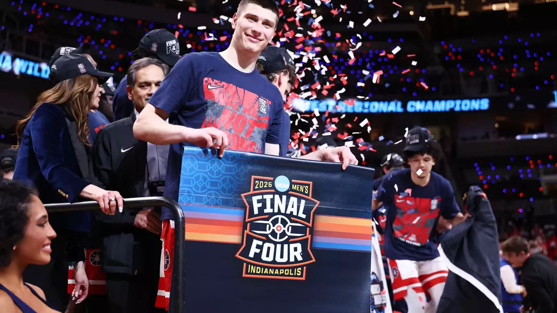 Kharchenkov ist Mittendrin im Spektakel der March Madness. - Bild: Kelley L Cox/AP/dpa