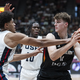 Eric Reibe (rechts) ist einer der deutschen Nachwuchsbasketballer, die an einem College in den USA spielen. (Archivbild) - Foto: Cyril Zingaro/KEYSTONE/dpa