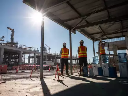 Arbeitsschutz im Klimawandel: Neue Regeln fĂŒr Hitze und Extremwetter - Foto: ĂŒber boerse-global.de
