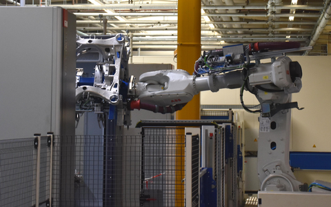 Sechsachs-Knickarmroboter - Foto: P. Kemptner über pressetext.de