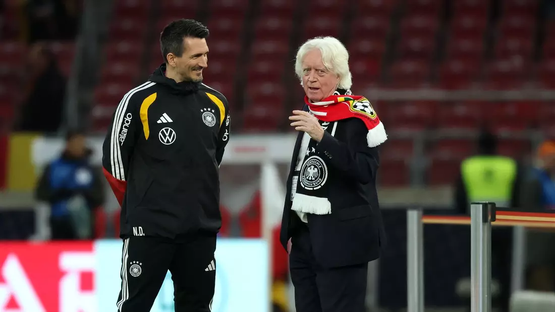 Weiß von keinen Gesprächen mit Löw: Ghanas Sportdirektor Winfried Schäfer (r). (Archivbild) - Bild: Christian Charisius/dpa
