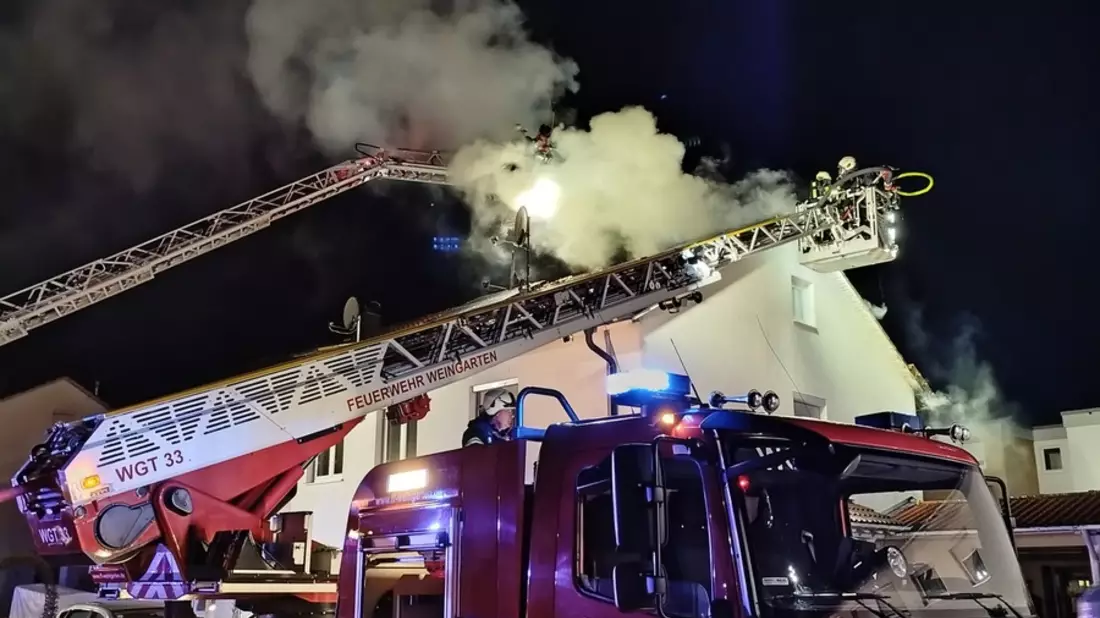 LRA-Ravensburg: Großbrand in Wohnhaus in Weingarten - über 130 Einsatzkräfte im Einsatz - Bild: presseportal.de