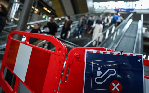 Die allermeisten Rolltreppen im Berliner Hauptbahnhof fahren nach Angaben der Bahn wieder. (Archivbild) - Foto: Britta Pedersen/dpa